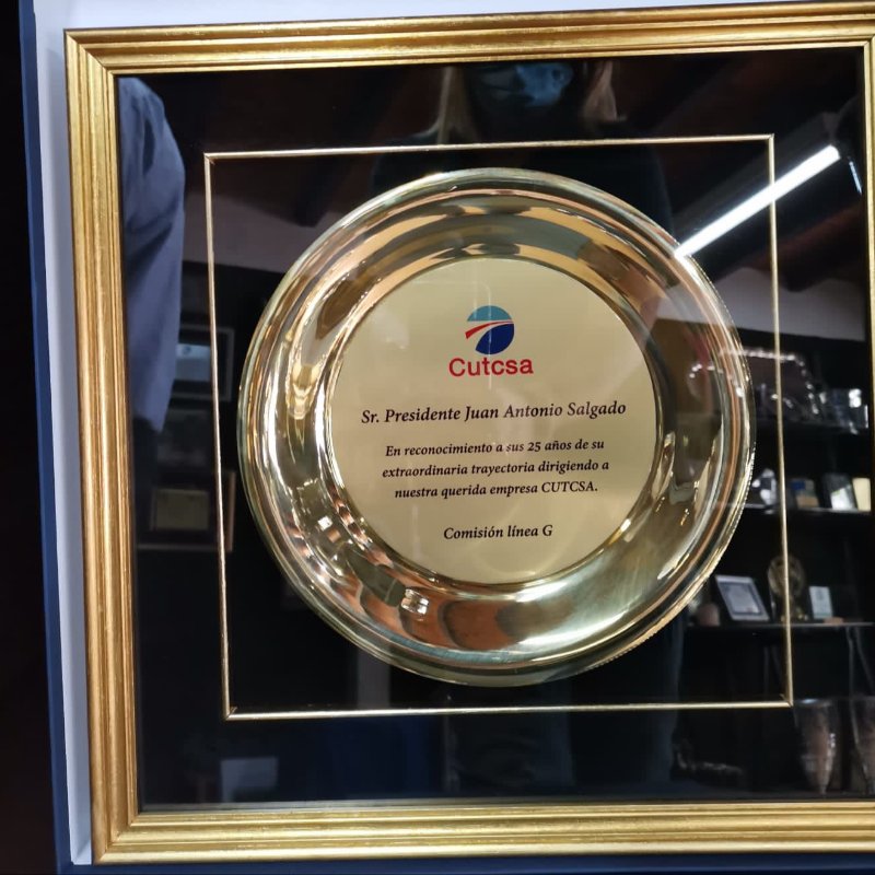 Plato de Honor Dorado Enmarcado Premium